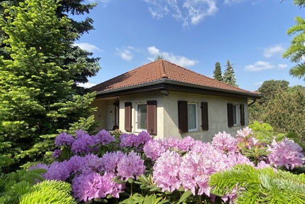 Kleiner Bungalow auf großem Baugrundstück in perfekter Lage von Coswig