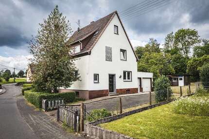 Einfamilienhaus mit XXL-Garten & Ausbaupotenzial: Gestalte dein Familienglück in Güllesheim!