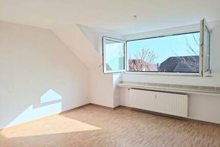 Recklinghausen-Suderwich! Renovierte, helle Dachgeschosswohnung in einem gepflegten Mehrfamilienhaus