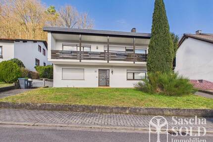 Freistehendes Einfamilienhaus in begehrter Lage von Oberwürzbach mit Garage, Terrasse & Südbalkon - Sankt Ingbert