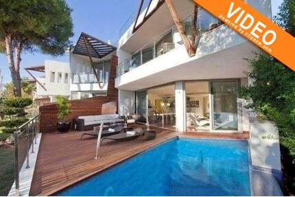 Haus zum Kaufen in Estepona 1.190.000,00 € 330 m²