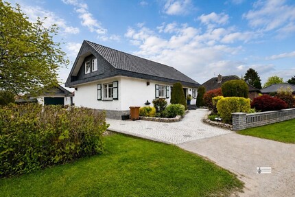 Ein Zuhause zum Verlieben Repräsentatives Einfamilienhaus mit traumhaftem Garten, Wellness + Garage - Syke Heiligenfelde, Niedersachsen