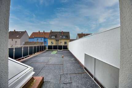 Bezugfsfreie 6 ZKBB mit XL-Panoramaterrasse & Gemeinschaftsgarten Gepflegtes 2FH mit Garage - Mannheim