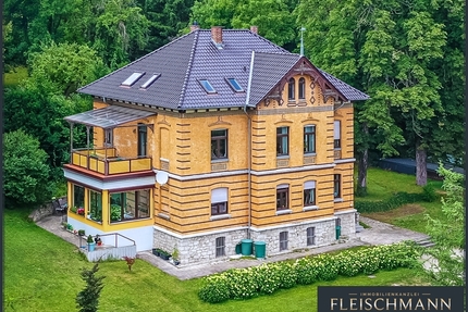 Exklusives Zweifamilienhaus in Pößneck: Eine Synthese aus Historie und Moderne