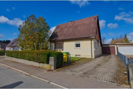 Wohnen im Grünen: Gepflegtes Siedlungshaus mit idyllischem Garten im beliebten Wohngebiet 