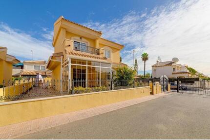 Villa in Orihuela Costa - 379.000,00&nbsp;EUR Kaufpreis, ca.&nbsp; 104,00&nbsp;m&sup2; in Orihuela Costa (PLZ: )