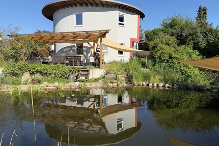 Im Winter warm, im Sommer kühl: Futuristisches Drehhaus bei Coburg - Rödental