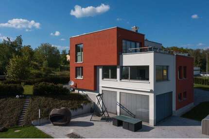 Luxuriöse und moderne Bauhausvilla als Praxis oder Bürohaus - Schneeberg