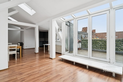 MALERISCHER STEPHANKIEZ: LICHTDURCHFLUTETES DACHGESCHOSS MIT TERRASSE IN PARKNÄHE! - Berlin Moabit