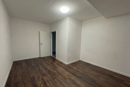 Helle renovierte 2,5 Zimmer Dachgeschoss Wohnung in Bochum Wattenscheid mit guter Anbindung