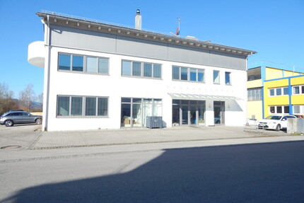 Ausstellungs- bzw. Lagerfläche im Erdgeschoss, mit Büroräumen im 1. OG - in 83395 Freilassing