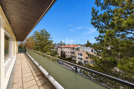 WINDISCH IMMOBILIEN - Gemütliche 2,5-Zi. - Dachterrassenwohnung in gepflegtem MFH bezugsfrei! - Puchheim