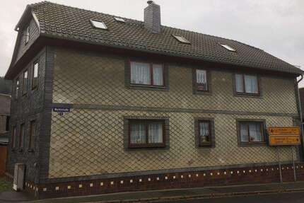 teilsaniertes Ein- Zweifamilienhaus in Top Lage von Probstzella