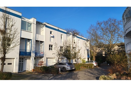 RMH mit Garage, 2 Balkonen, Garten und Terrasse - Wiesbaden