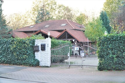 Stilvoller Bungalow mit Charme – Garage, Carport und Pool inklusive - Porta Westfalica