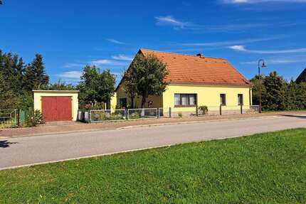 Charmante Hofstelle mit Wohnhaus, Nebengebäuden und großem Garten - Sophienthal