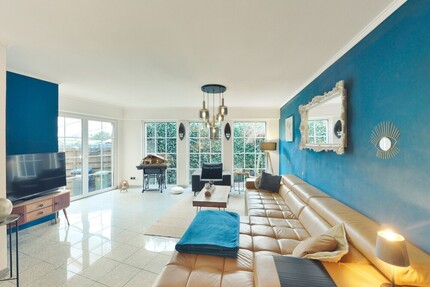 Kohlscheid – Einzugsfertiges, modernes und vollmöbliertes Einfamilienhaus mit Pool und Saunahaus - Herzogenrath