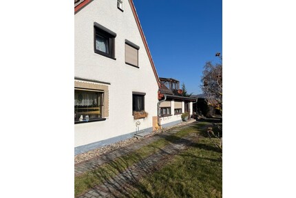 Doppelhaushälfte in Dresden-Kaditz mit großem Garten und Blick auf die Radebeuler Weinberge