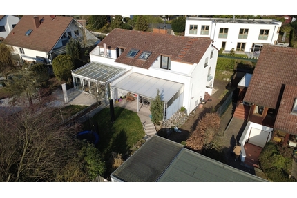 Friedrichsdorf: Großzügige Doppelhaushälfte mit separater Einliegerwohnung!