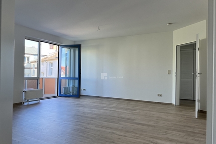 Schelfstadt am Pfaffenteich: 3-Zimmer-Wohnung mit Balkon, Fahrstuhl und Tiefgaragenstellplatz - Schwerin