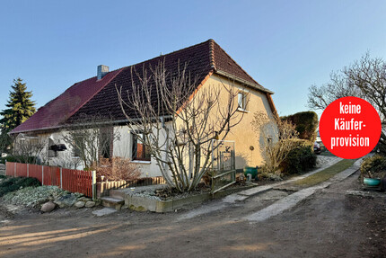 HORN IMMOBILIEN++ 15 km bis Neubrandenburg, schöne Doppelhaushälfte mit großen Grundstück & 2 Garagen - Bassow