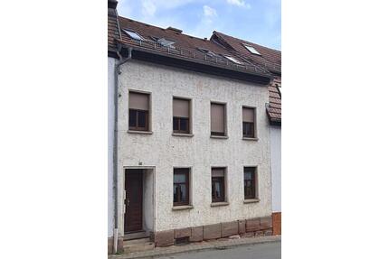 Mehrfamilienhaus mit Grundstück und Garagen , teilw. freiwerdend - Kahla
