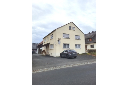 Wohnhaus mit ehemaliger Gastwirtschaft und Scheune in Leups bei Pegnitz zu verkaufen.
