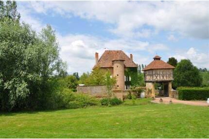 16th Century Chateau with 12 Acre Carp Lake - NANDAX