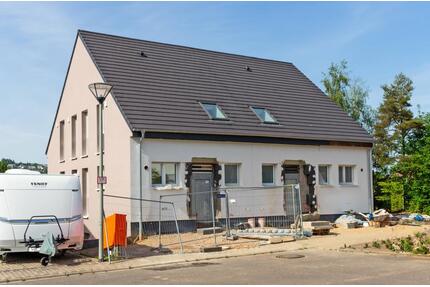 Neues großzügiges Einfamilienhaus in gefragter Lage von Pluwig mit herrlicher Weitsicht