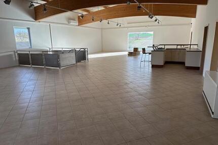 *Gewerbeanwesen in Kilianstädten - flexibel aufteilbar - Büro - Ausstellung - Lager* - Schöneck