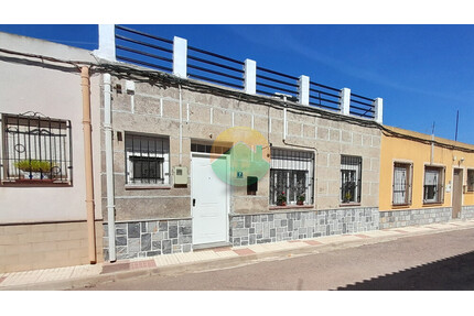 Einfamilienhaus in La Pinilla - 98.000,00&nbsp;EUR Kaufpreis, ca.&nbsp; 128,00&nbsp;m&sup2; in La Pinilla (PLZ: )