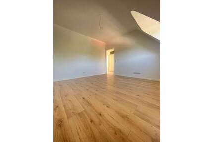 Helle sanierte 3-Zimmer-Dachgeschosswohnung in St. Ingbert-Rentrisch - Sankt Ingbert