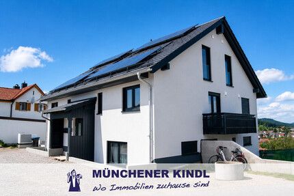 Moderne 4-Zi.-Maisonette mit Galerie, sichtbarem Dachstuhl & Balkon in Neubau (KfW-Standard) - Peißenberg
