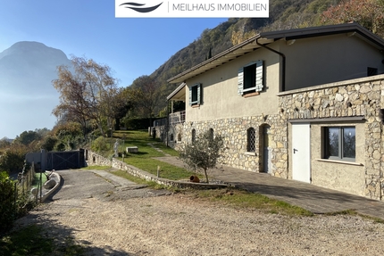 Landhausvilla mit großem Grundstück und fantastischem Seeblick in Navazzo bei Gargnano!