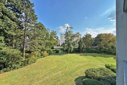 VERKAUFT - Blumenviertel: Freie 1-Zimmer-Wohnung mit Loggia - Berlin